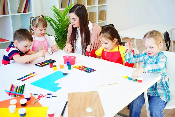 Kunststunde im Kindergarten — Stockfoto