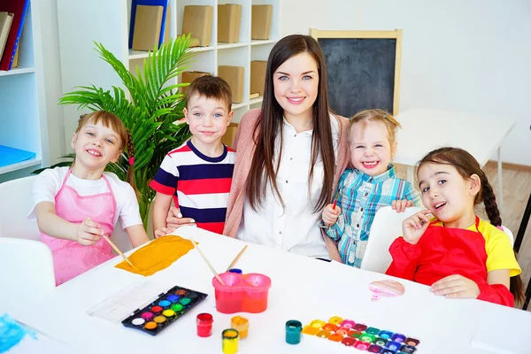 Kunststunde im Kindergarten — Stockfoto