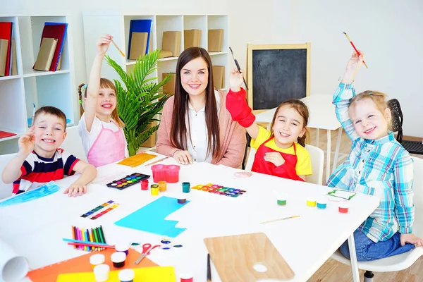 Lección de arte en la escuela primaria — Foto de Stock