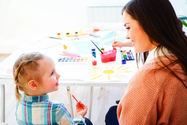 Kunststunde im Kindergarten — Stockfoto