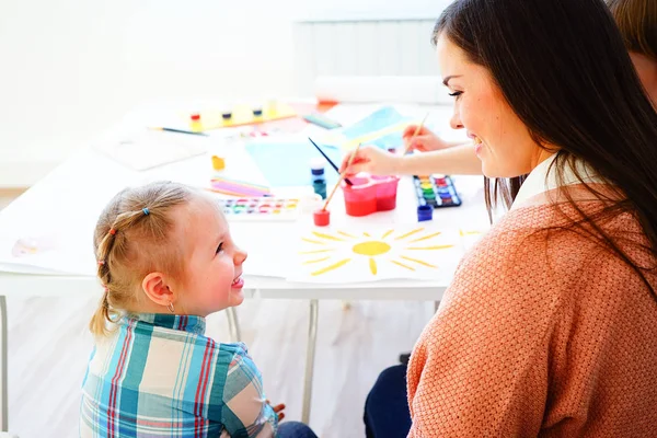 Kunststunde im Kindergarten — Stockfoto