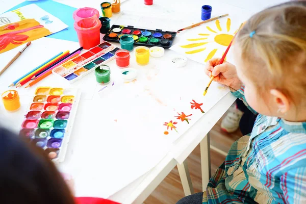 Kunststunde im Kindergarten — Stockfoto