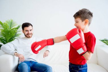 Baba ve oğul boks