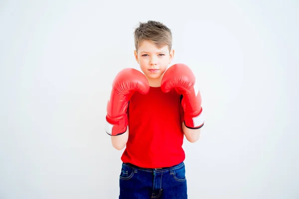 Παιδί με γάντια πυγμαχίας — Φωτογραφία Αρχείου
