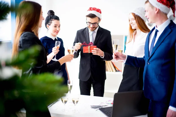 Año nuevo fiesta de oficina —  Fotos de Stock