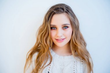 Kız yüz ifadeleri ve duygular