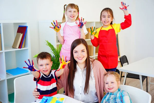 Kunststunde im Kindergarten — Stockfoto