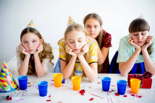 Flickor firar födelsedag — Stockfoto