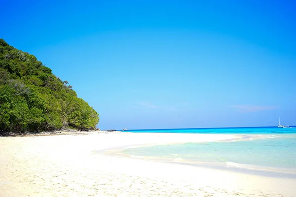 Spiaggia tropicale in Thailandia — Foto Stock