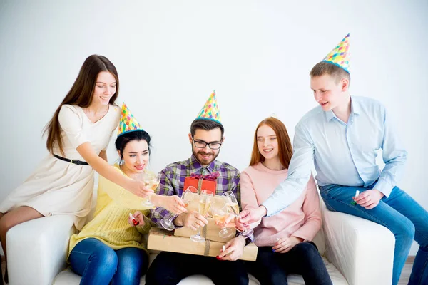 Przyjęcie urodzinowe w domu — Zdjęcie stockowe