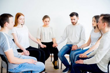 grup terapi oturumu