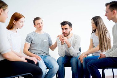 grup terapi oturumu