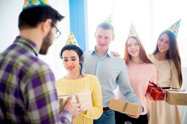 Verjaardagsfeestje thuis — Stockfoto