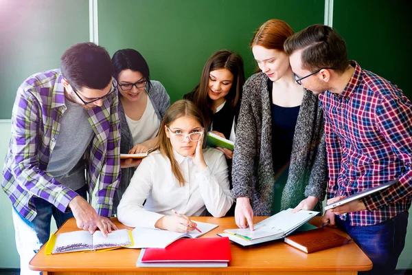Studenti universitari su una lezione — Foto Stock