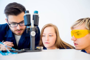 Onarmak bilgisayar teknisyenleri