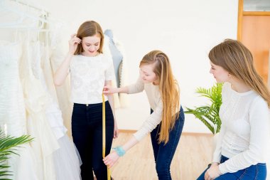 Gelin Düğün Yardımcısı ile