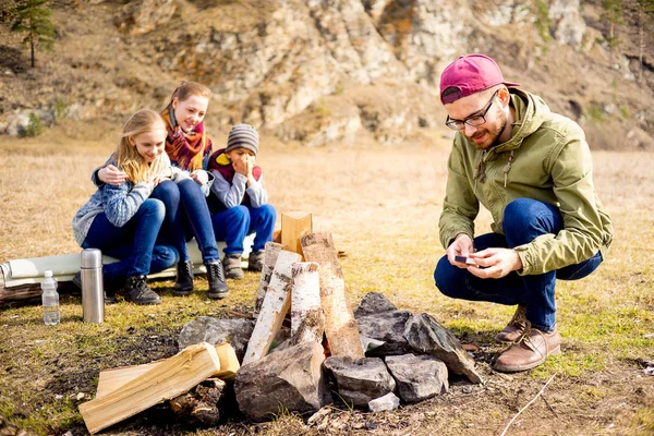 La familia está de picnic. — Foto de Stock