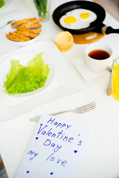 Couple having breakfast — Stock Photo, Image