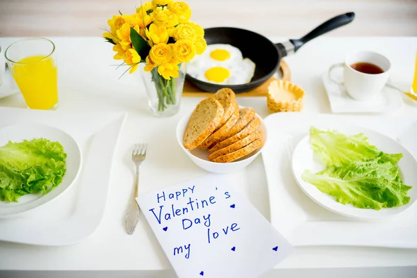 Paar frühstückt — Stockfoto