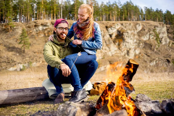 Familie macht Picknick — Stockfoto