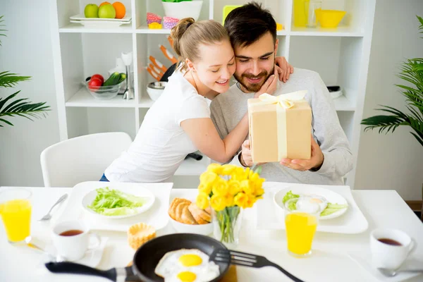 Coppia che fa colazione — Foto Stock