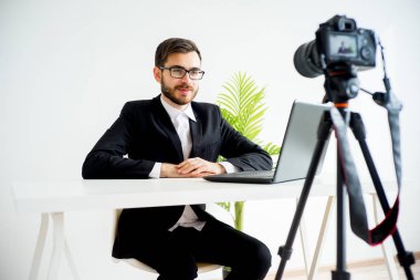 Erkek blogger video