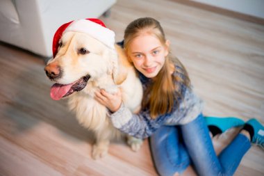Köpeği olan kız.