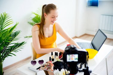 Kadın makyaj blogger