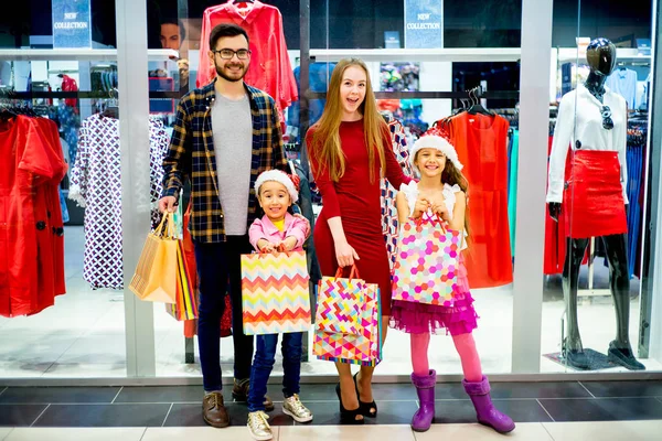 Šťastné rodinné nákupy — Stock fotografie
