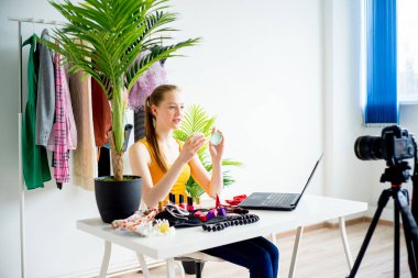 Kadın makyaj blogger