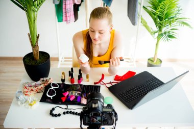 Kadın makyaj blogger