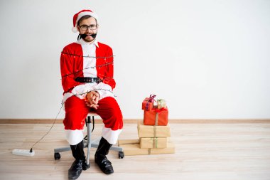 Noel Baba bağlı