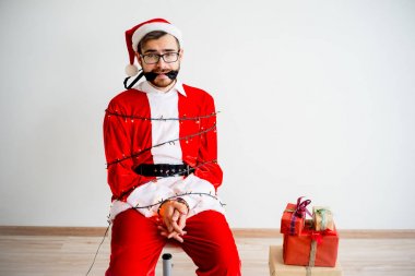 Noel Baba bağlı