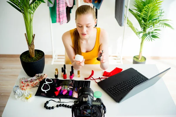 Kadın makyaj blogger