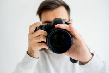 kamera ile erkek fotoğrafçı