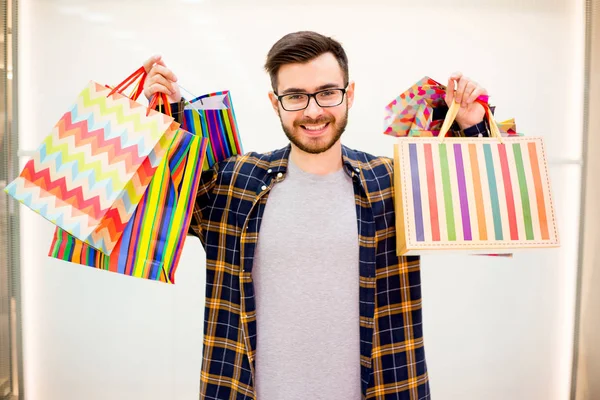Guy shopping in a mall — Stock Photo, Image