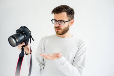 Erkek potographer düşünme