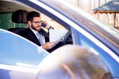 Arabadan çalışma iş adamı