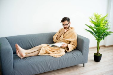 Spa'da yakışıklı adam