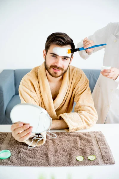 Hombre en Spa — Foto de Stock