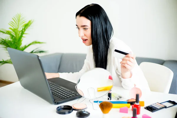 Woman shopping online — Stock Photo, Image