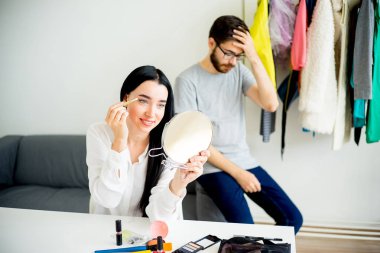 Kadın hazırlanıyor