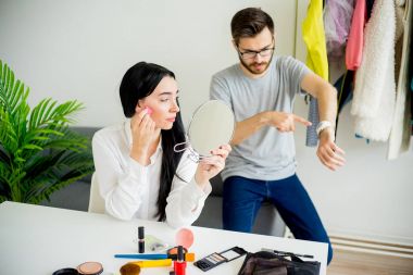 Kadın hazırlanıyor