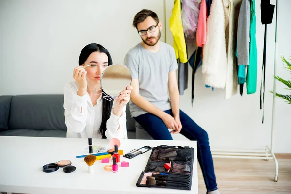 La mujer se está preparando — Foto de Stock