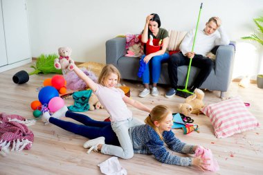 Romping iki kız kardeş