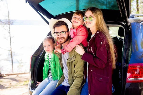 Rodina na auta — Stock fotografie