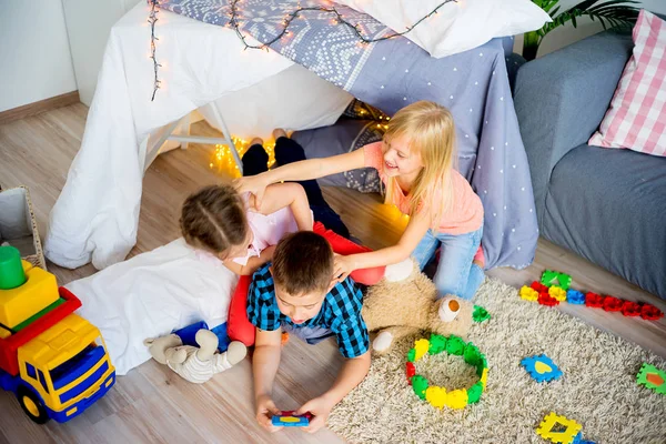 Bir teepee çocuklarda