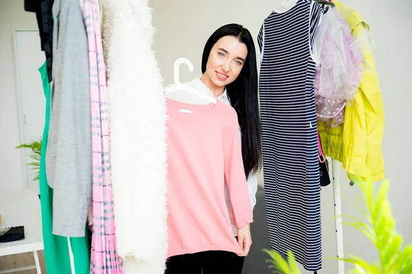 Kadın ne giyeceğime karar veremiyorum