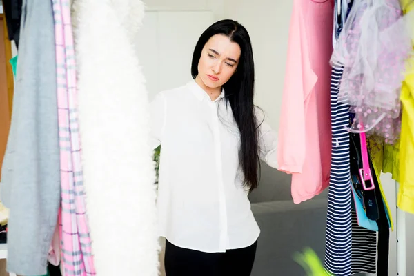 Kadın ne giyeceğime karar veremiyorum