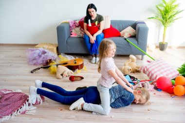 Romping iki kız kardeş